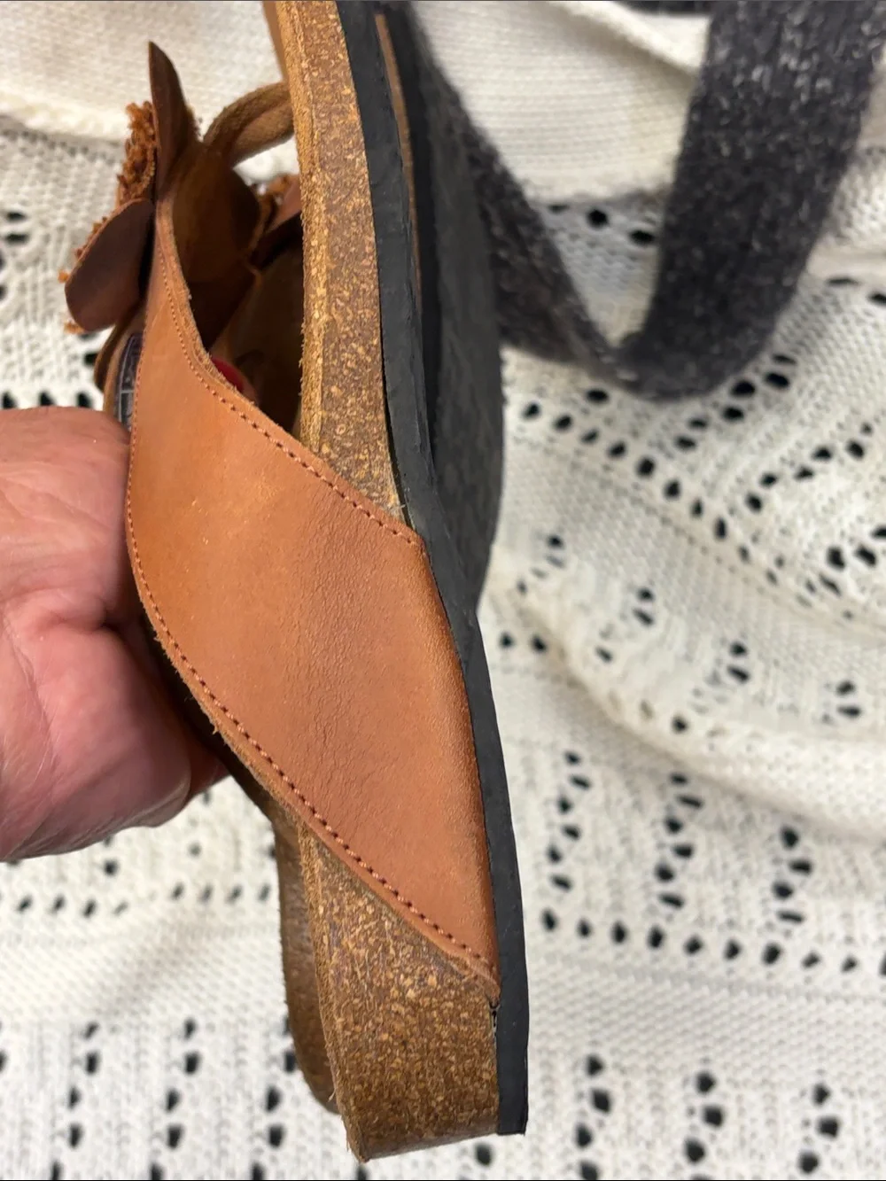 Vionic Tan Brown Floral Thong Sandals Size 6